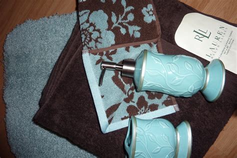 Browse a wide selection of bath and spa accessories, including soap dispensers, tissue box covers, shower caddies and more, in a variety of finishes. Colors of Curacao: Brown & Aqua bathroom color inspiration