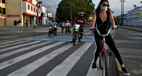 Los ciudadanos que sean sorprendidos en la calle después de esta hora serán detenidos. Pico y cédula hoy en Cali 25 de enero 2021; toque y queda ...