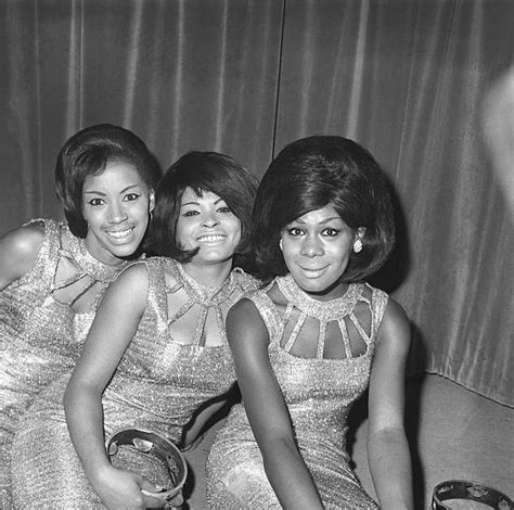 the marvelettes l r katherine anderson wanda rogers and gladys horton in uk for promo tour 1965