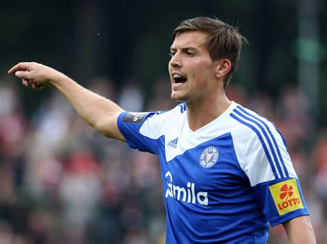 #holstein kiel #borussia dortmund #dfb pokal. "Kieler Gesicht": Siedschlag bleibt Storch | 3. Liga - kicker