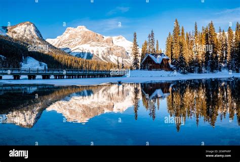 Emerald Lake Lodge Hi Res Stock Photography And Images Alamy