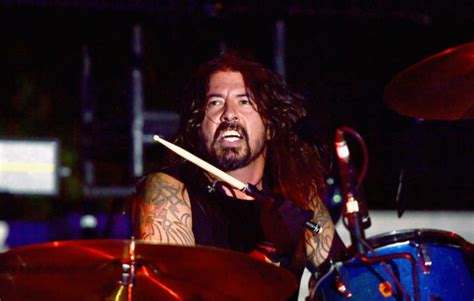 A dave grohl au fanfiction. Dave Grohl reveals who he wants to play him in a Foo ...