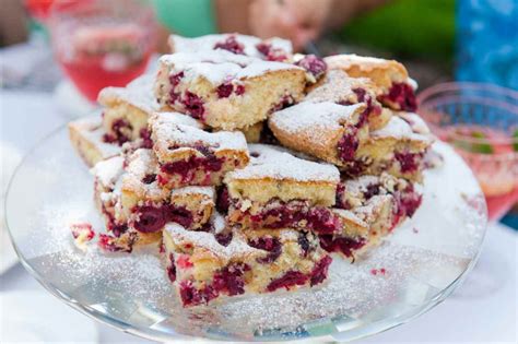 Torta deliziosa ai frutti di bosco, ma potete utilizzare altra frutta di stagione o tropicale. Torta allo Yogurt e Frutti di Bosco, un dolce speciale