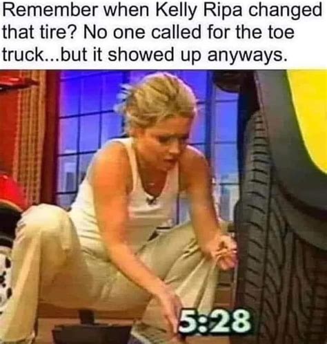 Kelly Ripa Shows Her Cameltoe While Changing Tire The Kumachan