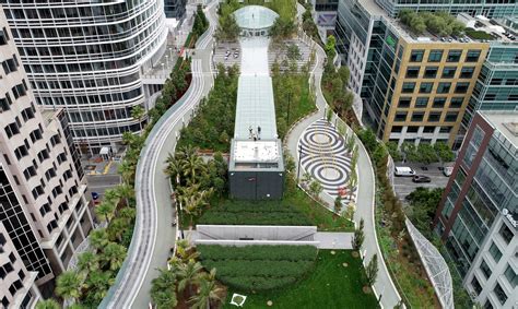 The Floating Utopia Of Salesforce Park The New Yorker