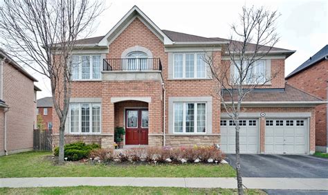 Welcome to red garage door! What Color Garage Door Goes With Red Brick | Gambrick