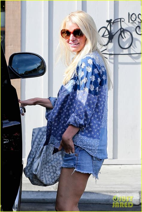 Jessica Simpson Brings Back Her Daisy Dukes And Looks So Hot Photo