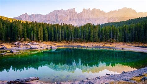 Lago Di Carezza Dai Mille Colori Dellarcobaleno Siviaggia