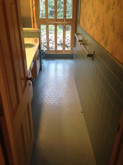 Is it leaking or showing signs of cracks? Bathtub Refinishing Tampa Orlando FL Tile Refinish ...