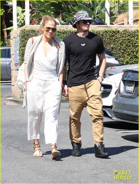 Jennifer Lopez And Casper Smart Grab Lunch After Kissing Photo Surfaces Photo 3336687 Casper