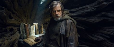 152 min with the cast carrie fisher,mark hamill,adam driver. Star Wars: The Last Jedi movie review (2017) | Roger Ebert