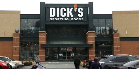 Dicks Sporting Goods Stock Continues To Fall After Earnings Report