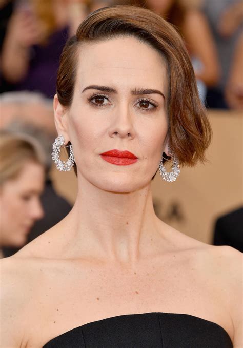 Sag Awards 2017 Sarah Paulson Goes Brunette For Sag Awards