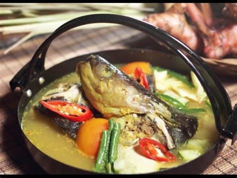 Lengkuas memiliki aroma yang lebih wangi dan rasa. Resep Cara Membuat Sayur Asem Ikan Patin Khas Banjarmasin - YouTube
