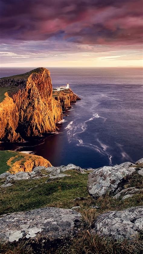 The car park was rammed at sunset, full of was anyone up at neist point on rainy 8 oct around 5.30pm? Wallpaper Scotland, Neist point, Skye island, lighthouse ...