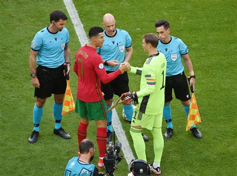 Die besten 7 kapitänsbinden im vergleich. Wegen Regenbogen-Kapitänsbinde: UEFA nimmt Ermittlungen ...
