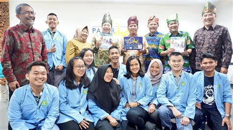 Periklanan periklanan atau advertising berasal dari kata advertere <b> dengan kata lain periklanan adalah sebagai taktik untuk memikat audience melalui berbagai strategi, serta mengevaluasinya, sehingga dapat menganalisis efektifitas komunikasi antara source dan. RAPP Lahirkan Prodi Teknologi D3 Pulp dan Kertas Pertama ...