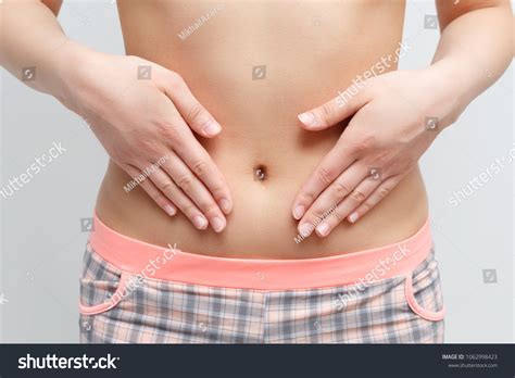 456 рез по запросу Belly Button Pain — изображения стоковые