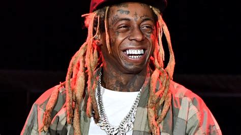 Lil Wayne Charged With Possessing Gun As A Convicted Felon