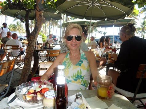 South beach's iconic news café shut down, temporarily an iconic south beach restaurant, the news café on ocean drive, is now padlocked and shutdown. Sunday brunch at News Cafe on Ocean Drive, South Beach ...