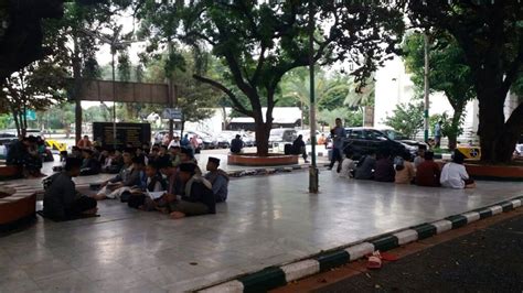 Amalan berikut biasa dibaca bersama keluarga sambil menunggu waktu magrib dan berbuka puasa. Santri Darunnajah Jakarta menunggu waktu Maghrib Untuk ...