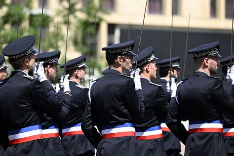Rhône Ecole De Saint Cyr Gendarmerie De Neuville Et Commissariat De