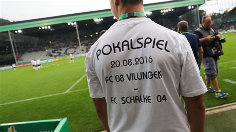 Rodrigo zalazar am ball gegen fc 08 villingen. Fußball: FC 08 Villingen gegen Schalke: Bilder rundherum ...