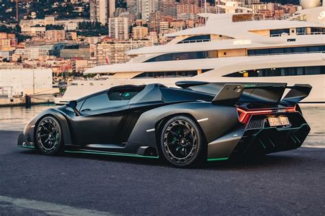 Lamborghini veneno roadster unveiled on aircraft carrier in abu dhabi). Lamborghini Veneno Roadster กระทิงดุรุ่นโคตรพิเศษ มีเพียง ...