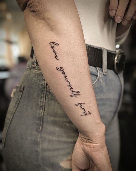 Tatuagem De Frases No Braço 50 Fotos Que Vão Te Convencer A Fazer A Sua