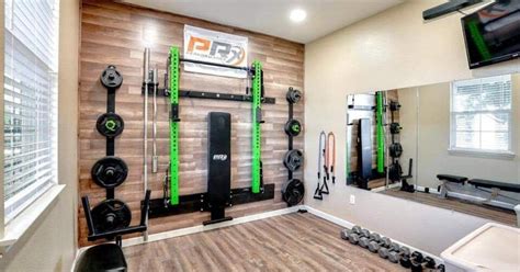 From workout wear to the best trainers, tech and tracksuits, this is our pick of the perfect gifts for gym lovers. small home gym | Small home gyms, Gym room at home, Home ...
