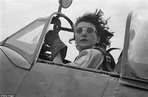 The Female Top Guns Of World War Ii Who Flew Spitfires And Worked With Men Daily Mail Online