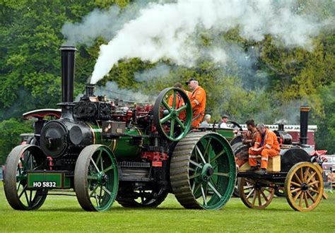 Gambar Hitam Dan Putih Traktor Tanah Pertanian Vintage Antik