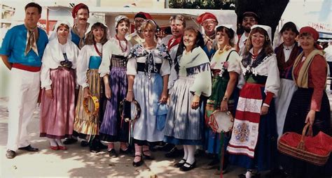 traditional clothing traditional outfits italian outfits italian traditional clothing