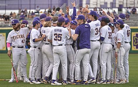 Lsu Is Still Favored To Win The College World Series After Split Series