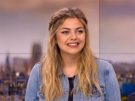 Après le succès de son premier album « chambre 12 » qui s'est écoulé à plus de 1,1 million d'exemplaires, louane confirme son succès avec son deuxième album éponyme déjà certifié quatre. Louane Emera : son incroyable perte de poids depuis The ...