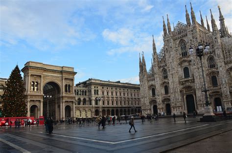 Piazza Del Duomo Square In Milan Italy Nomadic Niko