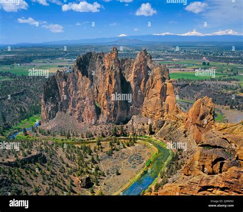 Crooked River In Smith Rock State Park Oregon Stock Photo Alamy