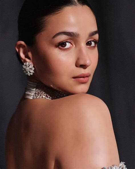 Alia Bhatt Photos Goes Viral