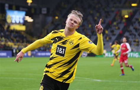 Bild's christian falk is reporting that manchester city will try 13.33 gmt: Mino Raiola preparing to scupper Man Utd and Man City's ...