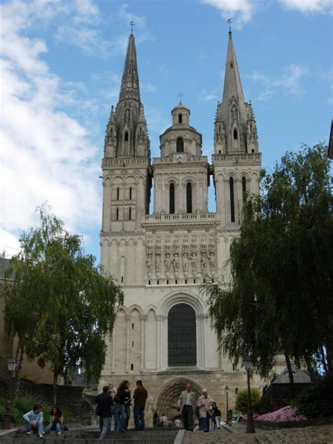 Angers es una ciudad francesa, situada en el departamento de maine. Angers Cathedral - Wikipedia