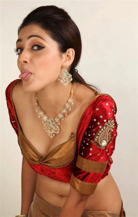 Hot Indian House Wife Parvathi Melton Sexy Saree Removing Deep Cleavage
