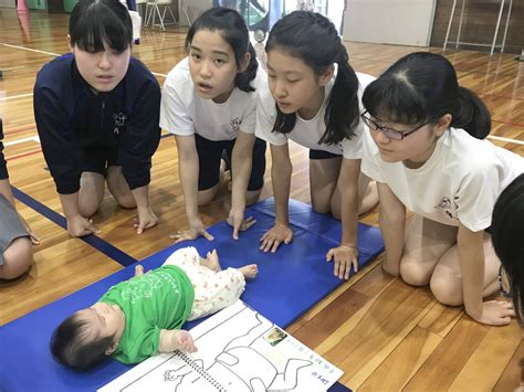 中学2年 保健体育の授業に赤ちゃん先生が来校しました｜大阪女学院