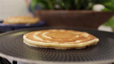 flipping a pancake satisfying youtube