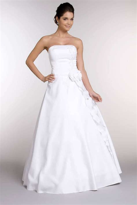 Tati.fr* ) propose des robes jusqu'au 60 et il y a de beaux modèles blancs, ivoires ou de couleur. Tati robe de mariée