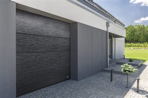 Das torblatt, das aus spezialplatten (segmente) besteht, bewegt sich erst vertikal nach oben, dann entlang der garagendecke. Garagentor | Garagentore | Automatiktore | Ryterna.de
