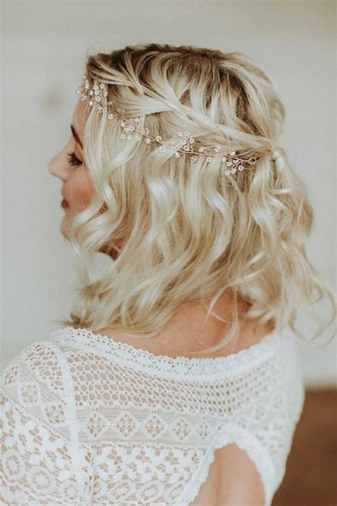 Maybe you would like to learn more about one of these? coiffure mariage cheveux mi long wavy - Maquillage mariage