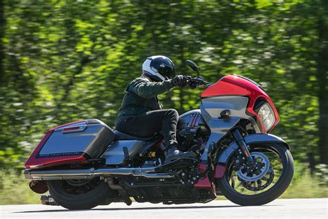 Harley covers your new ride with a. 2019 Harley-Davidson CVO Road Glide Review (18 Fast Facts ...