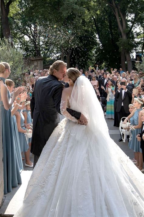 Check spelling or type a new query. Die Hochzeit dieser Swarovski-Erbin ist im Grunde genommen ...