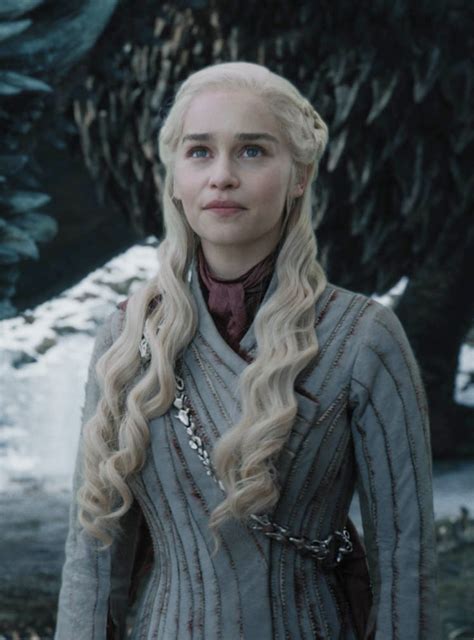 This New Thrones Photo Totally Smashes All Of Your Mad Queen Dany
