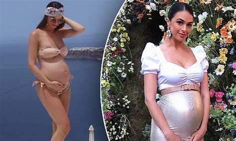 Pregnant Emily Simms Reveals She S Suffering From Puffiness